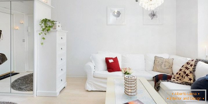 Interno del soggiorno in colore bianco