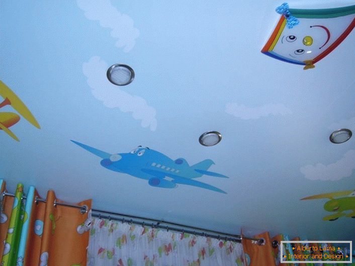 Soffitti tesi divertenti sugli aerei dei cartoni animati. Ai bambini piacerà.