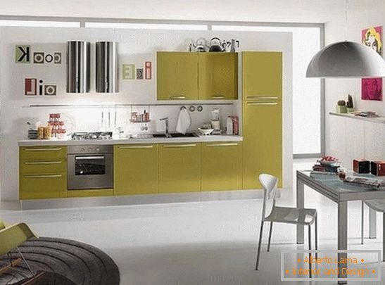 Accenti di colore brillante nel design della cucina