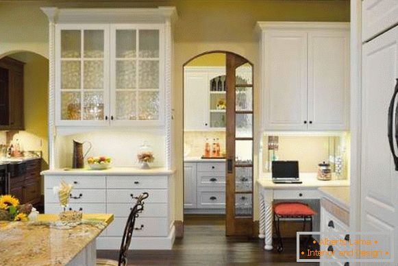 Porte scorrevoli per la cucina - foto nel design degli interni