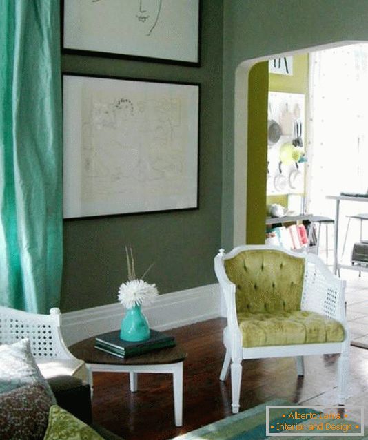 Design del soggiorno nei toni verdi