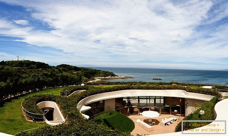 Villa sulla costa giapponese dallo studio francese Ciel Rouge Creation