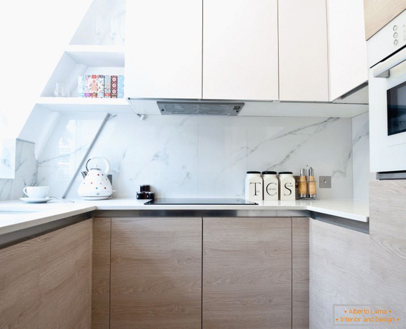 Design degli interni della cucina in colori chiari