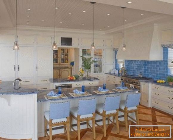 Bello interiore nei toni blu - foto della cucina