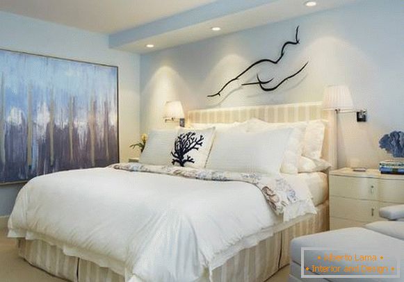 Interno bianco blu della camera da letto - foto in stile moderno