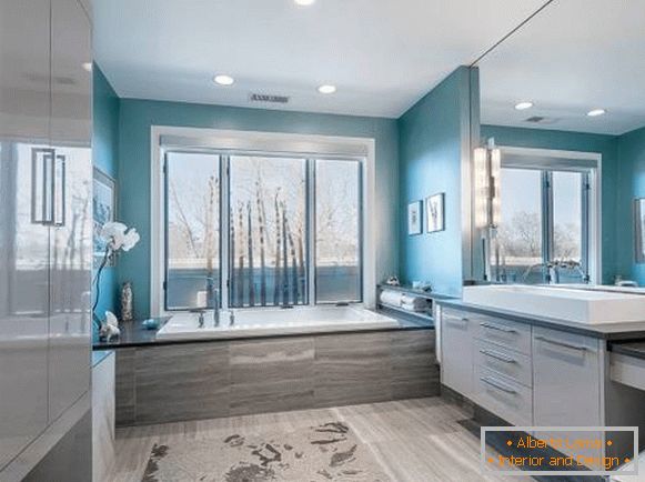 Interno del bagno in foto di colori blu e grigio