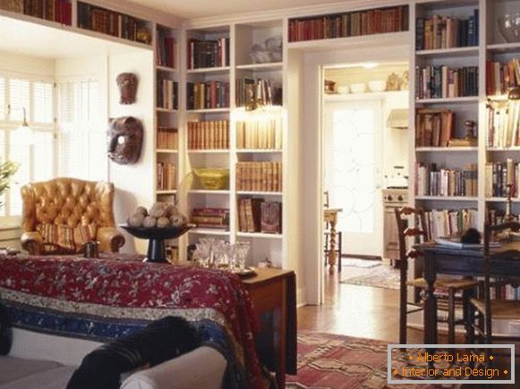 Libreria incorporata nella biblioteca di una casa privata