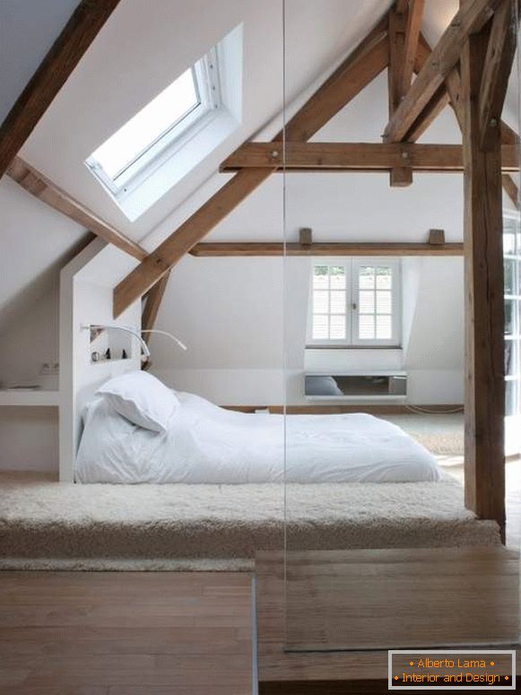 Design del piano attico - una foto di una camera da letto con veranda