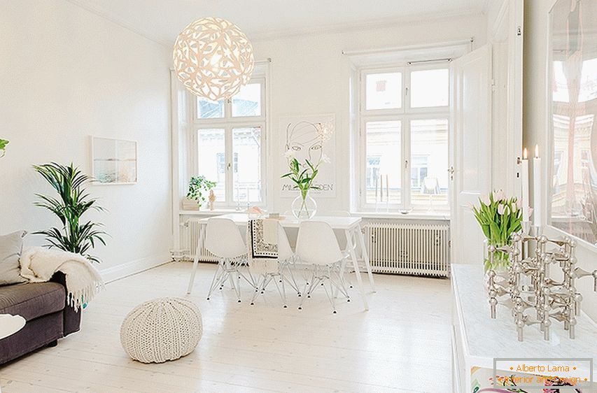 Interni eleganti di un appartamento svedese