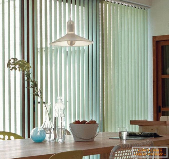 Vertical Blinds in the Kitchen foto 1