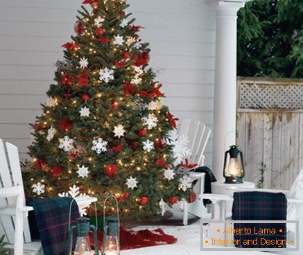 10 idee per decorare il portico per Natale