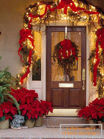 10 idee per decorare il portico per Natale