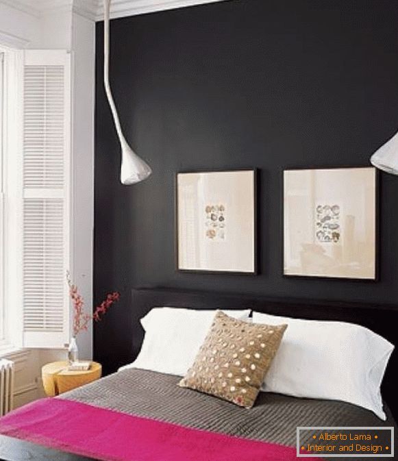 Elegante camera da letto in nero e rosa