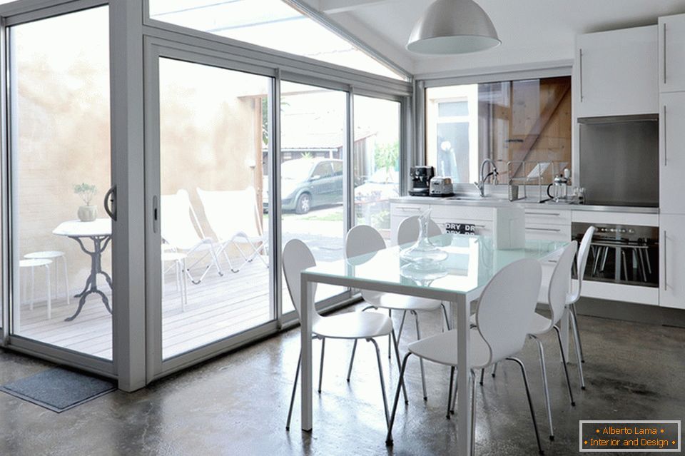Cucina e sala da pranzo in colore bianco