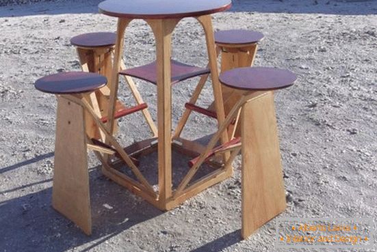 Tavolo pieghevole modulare con sedili