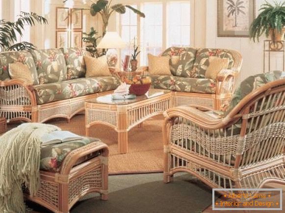 Design del soggiorno con mobili in vimini
