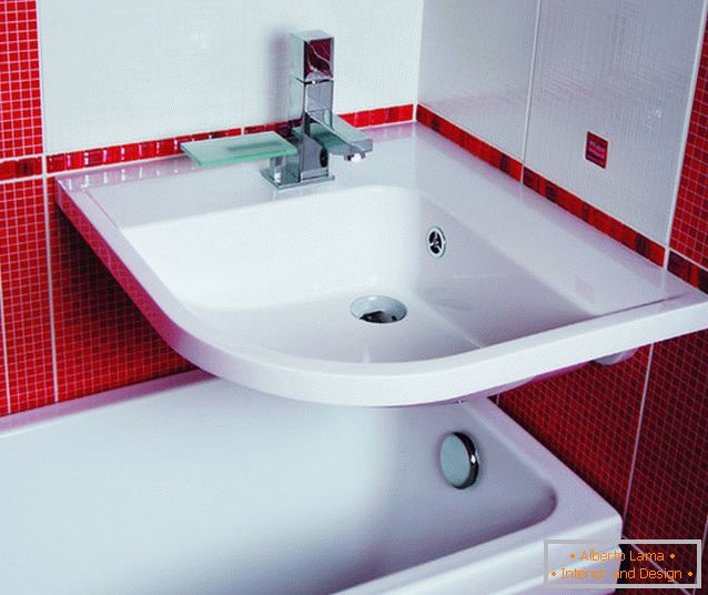 Colore rosso nel design del bagno