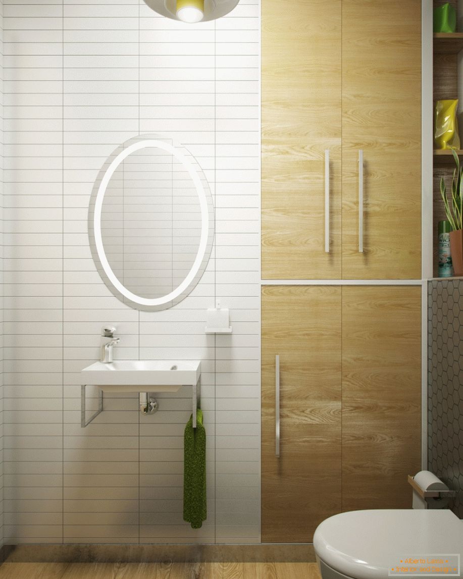 Interno di un piccolo bagno in appartamento