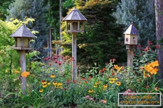 Case per portare gli uccelli in giardino