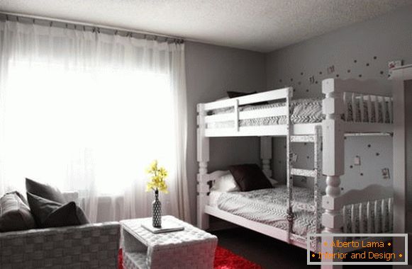 Elegante camera da letto in colore bianco