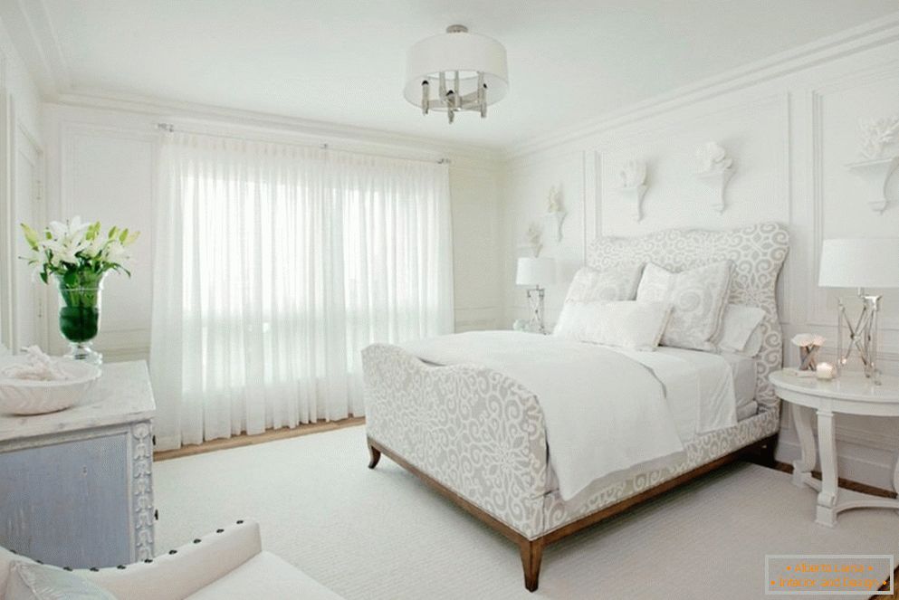 Design della camera da letto bianco