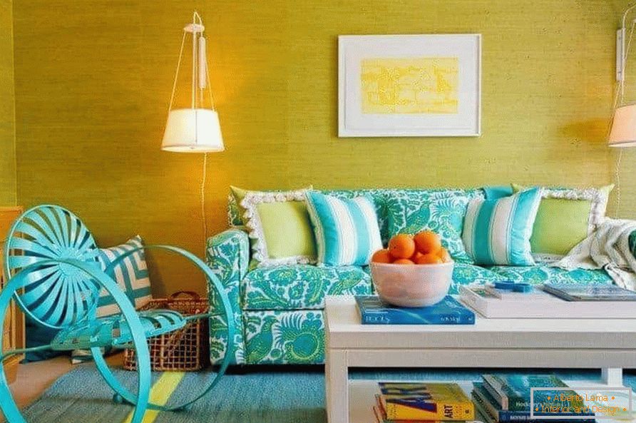 Combinazione di turchese con giallo nel soggiorno