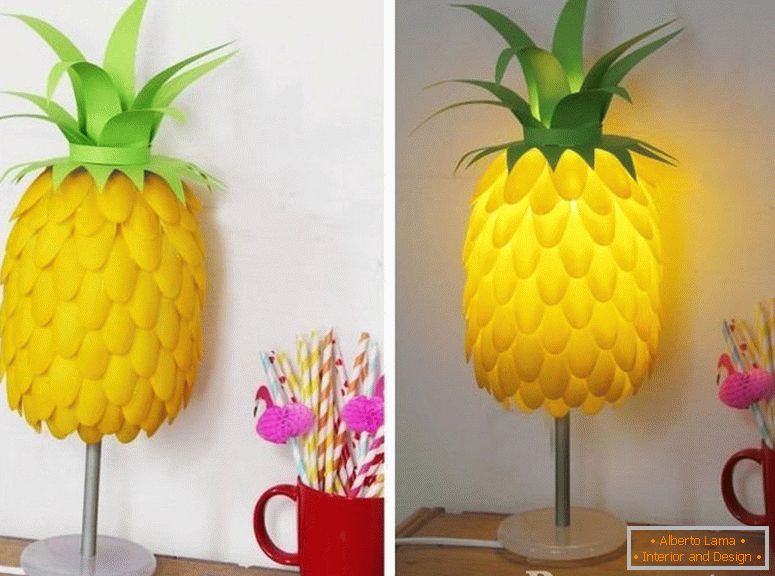 Lampada da tavolo a forma di ananas