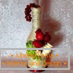 Bottiglia con decori di frutta e brocche