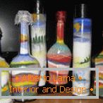 Modelli di sale colorato in bottiglia