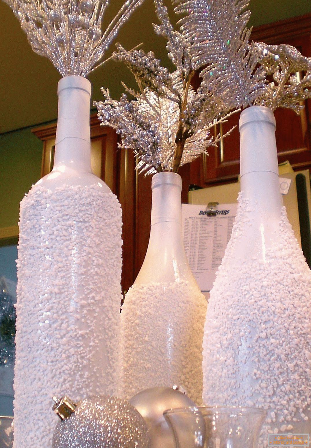 Decorazione natalizia di bottiglie