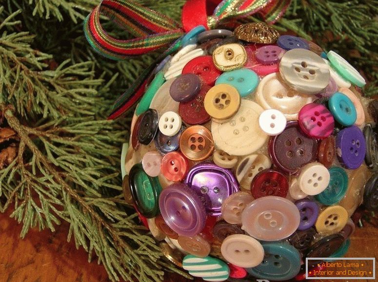 Palloncino decorato con bottoni colorati