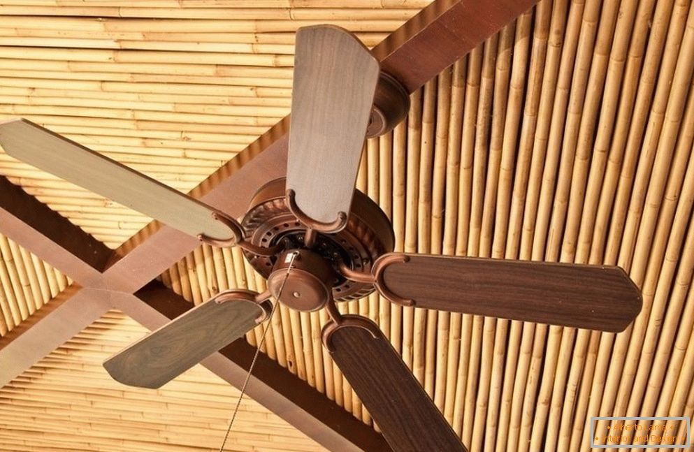 Decorazioni di bambù для потолка 