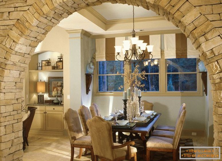 Arco di pietra all'interno della cucina
