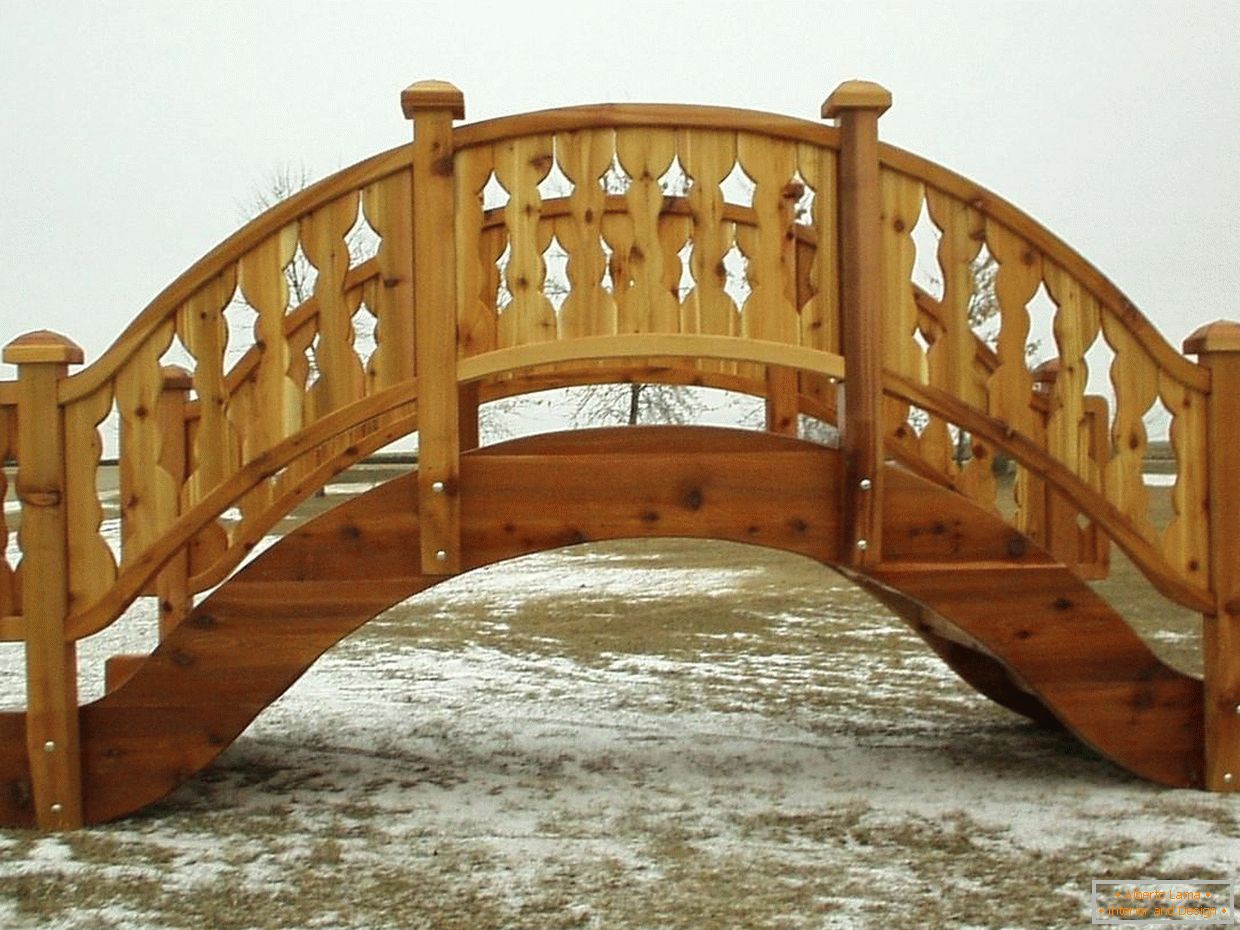 Ponte di legno con le proprie mani