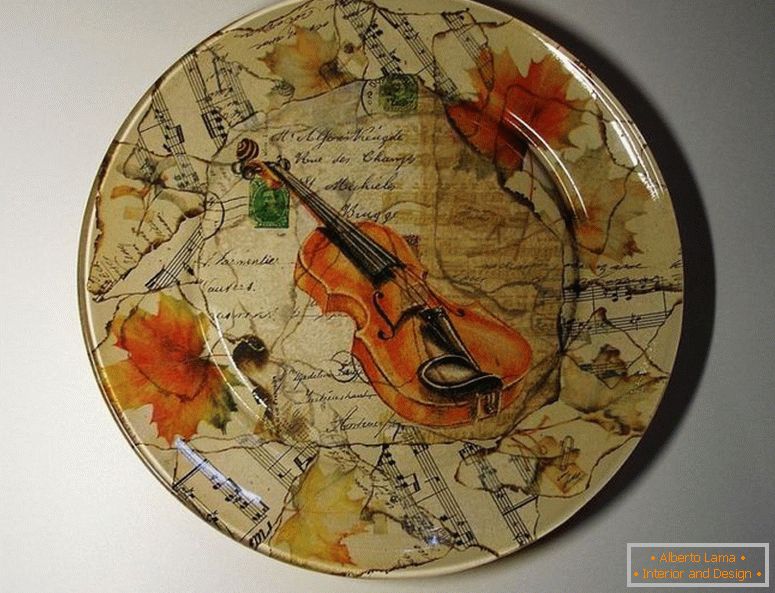 1684784080-per-casa-interior-plate-violino