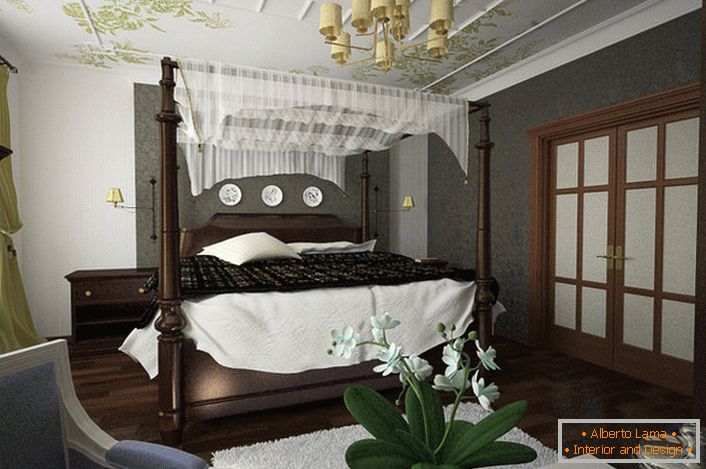 Il design a baldacchino semplice è una soluzione attraente per la sistemazione della camera da letto.