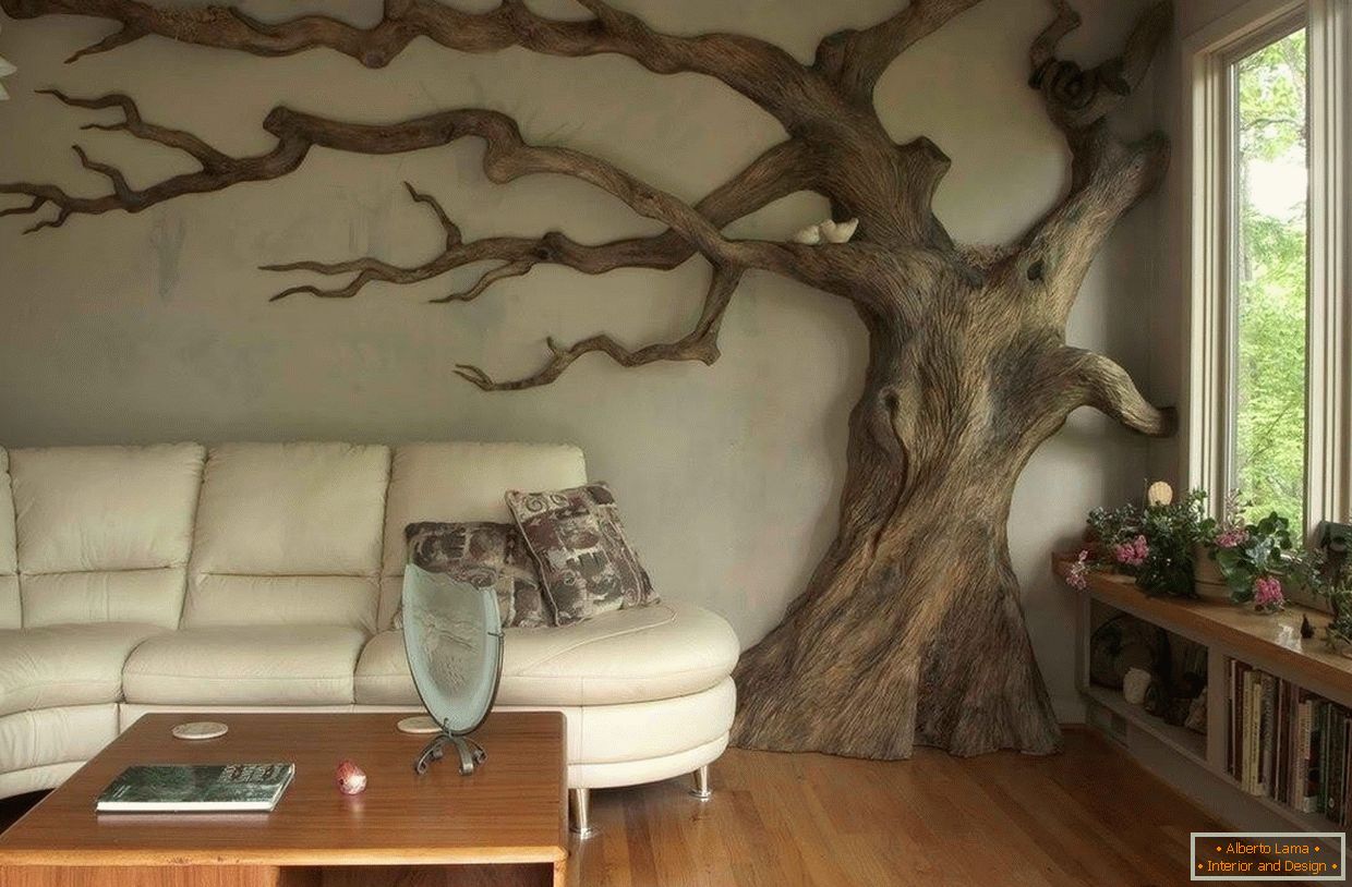 Il tronco di un albero all'interno