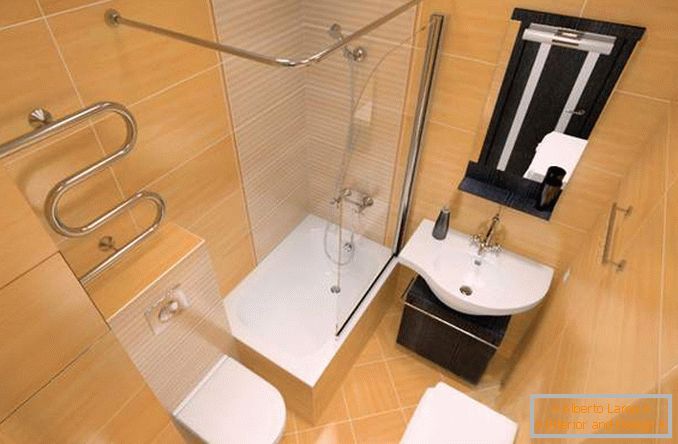 Progetto di un bagno combinato all'interno di un appartamento monolocale Krusciov