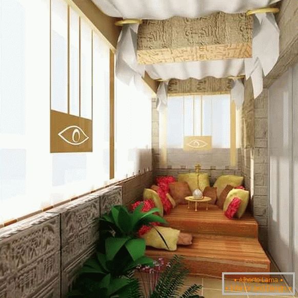 Il design del balcone nell'appartamento - una foto in stile orientale
