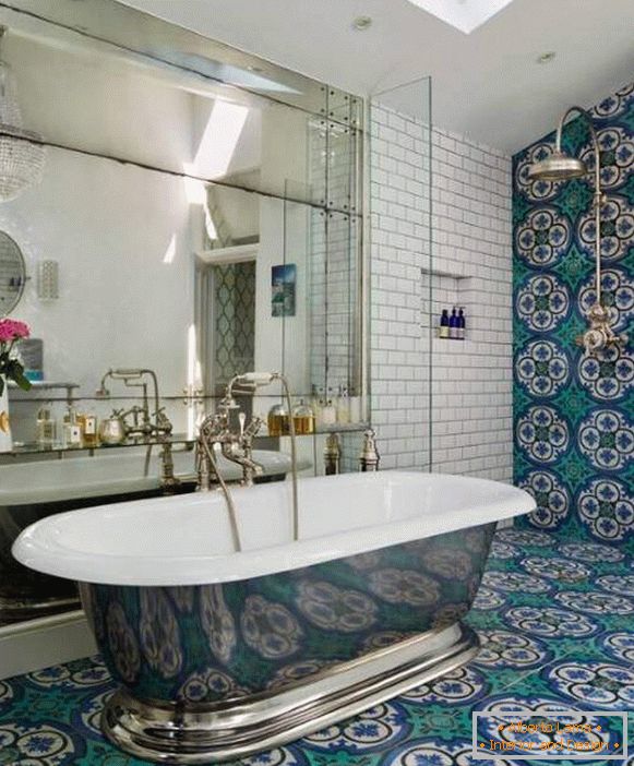Design del bagno con piastrelle marocchine