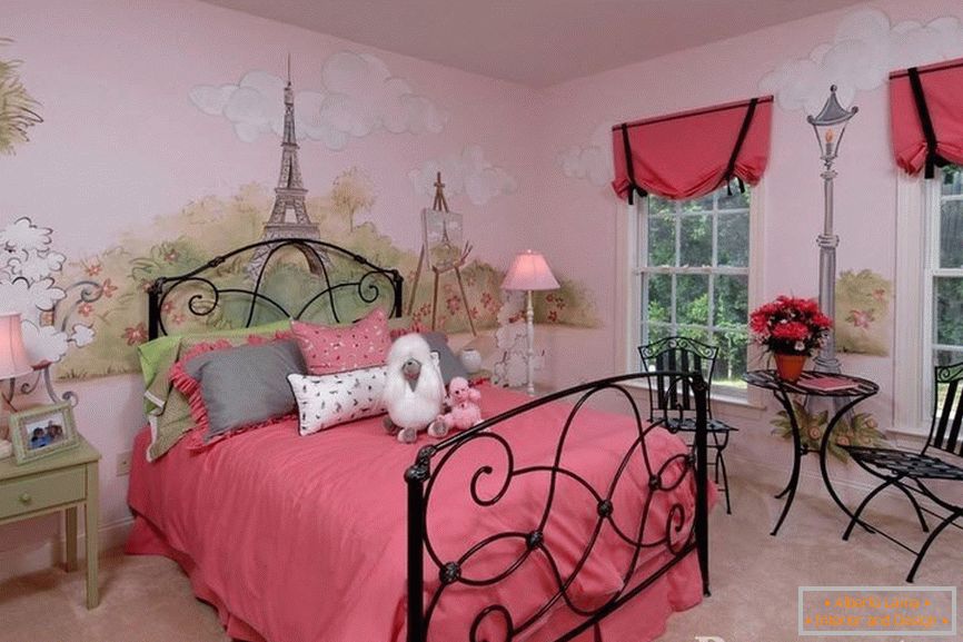 Camera da letto per una ragazza con pareti dipinte