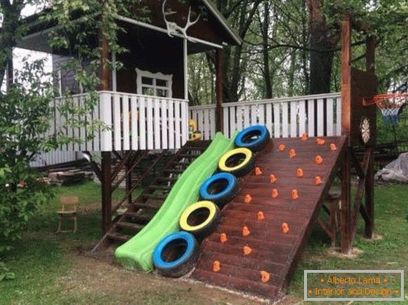 Progetto di un cantiere in un villaggio con un parco giochi - foto