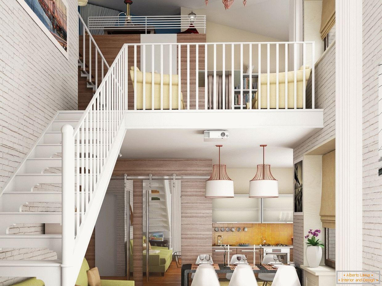 Appartamento su due livelli in colori vivaci