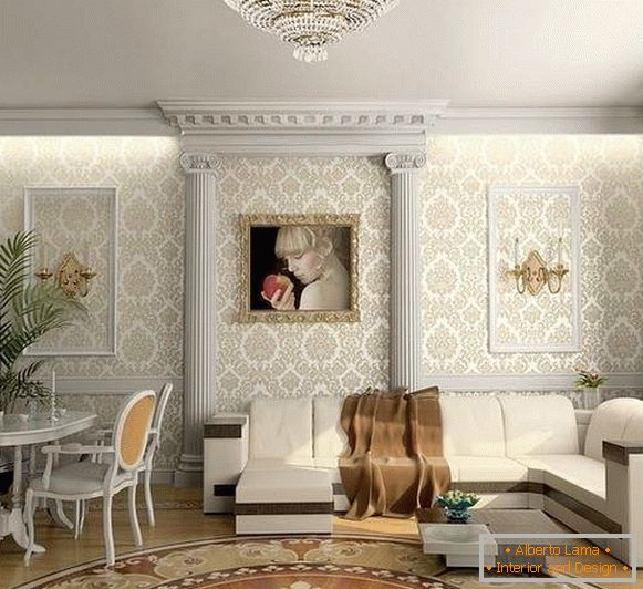 Design classico del soggiorno in una casa privata con decorazioni a stucco