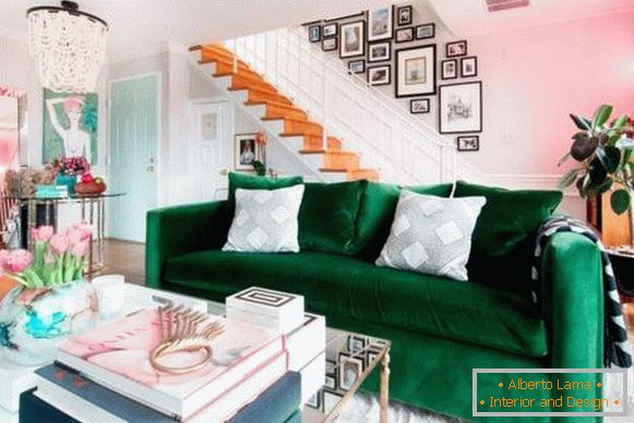 Bel design del soggiorno in una casa privata - foto interna della sala