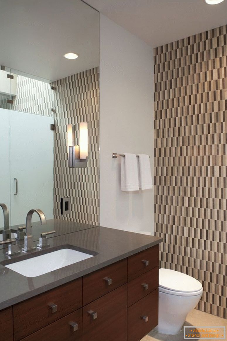 minimalist-lake-lb-bagno-interior-design-with-wooden-vanity-and-black-countertop-and-mirror-luxurious-bathrooms-interior-design-ideas-bedrooms-design-ideas-modern-bathrooms-design-bathroom
