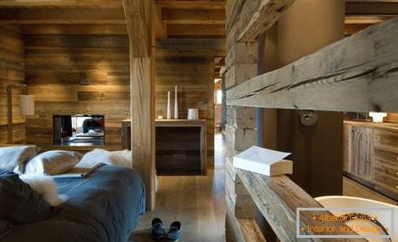 Interior design di una casa di campagna in stile chalet - camera da letto e bagno