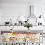 Design moderno della cucina in colori chiari