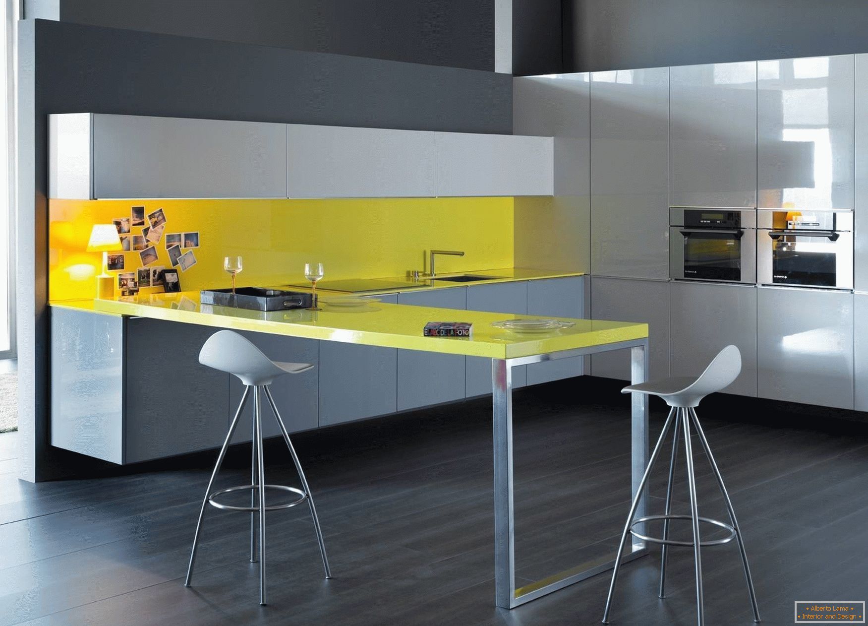 Design della cucina giallo-grigio