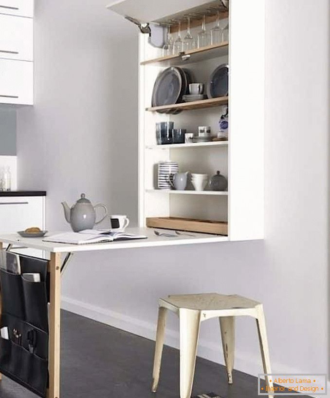 Risparmio di spazio in cucina con un tavolo pieghevole